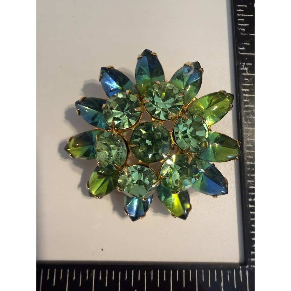 Vintage Weiss Blue Green Rhinestone Flower Brooch Gold Tone Signed Sunburst Pin‎
